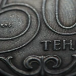 Все меньше казахстанцев живут за счет государства