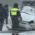 Пассажирский автобус и легковушка столкнулись в Уральске