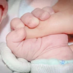 12-летняя девочка родила ребенка: под подозрением родственник