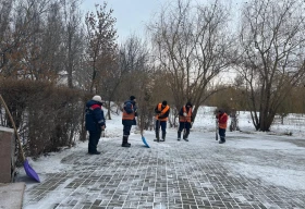 «Я своей профессии не стесняюсь»: жительница Уральска 23 года убирает улицы города