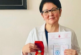 Гинеколог спасла жизнь женщине на борту самолёта рейсом Алматы — Лондон
