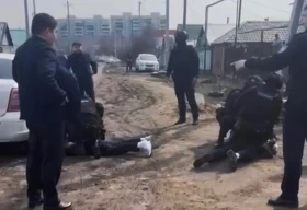 Двое жителей Уральска вымогали деньги у пенсионерки