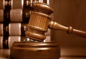 В Актобе задержали пьяную девушку в полицейской форме