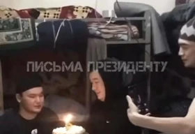 Колонка, торт и телефон: подозреваемые в убийстве Шерзата отпраздновали день рождения в ИВС