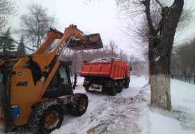 За выходные из Уральска вывезли 10 тысяч кубометров снега