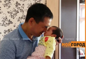 Пачка подгузников и банка детского питания в сутки: как справляются родители тройняшек (фото, видео)