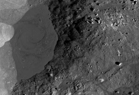 Зонд NASA получил необычные изображения на обратной стороне Луны
