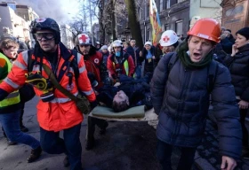 Кирпичную кладку новостройки начали демонтировать в Уральске