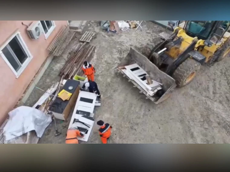 Более 10 тонн мусора вывезли из затопленных домов Кульсары | Мой Город Более 10 тонн мусора вывезли из затопленных домов Кульсары