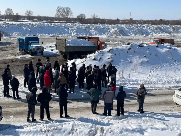 Снежный полигон в центре города закрыли в Уральске | Мой Город Снежный полигон в центре Уральска закрыт