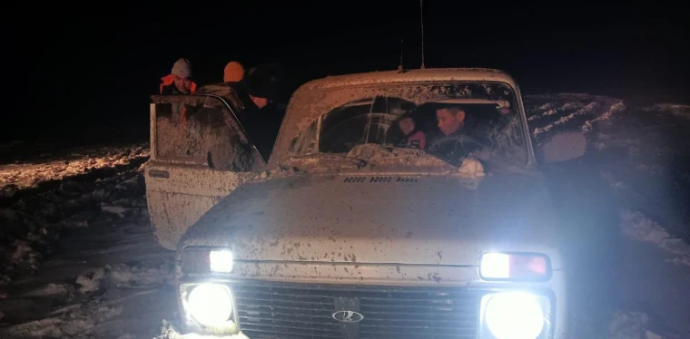 15 человек спасены из болотной ловушки в Атырауской области | Мой Город 15 человек спасены из болотной ловушки в Атырауской области