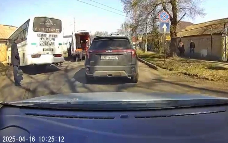 Mazda врезалась в пассажирский автобус в Уральске. Есть пострадавшие | Мой Город Mazda врезалась в пассажирский автобус в Уральске. Есть пострадавшие