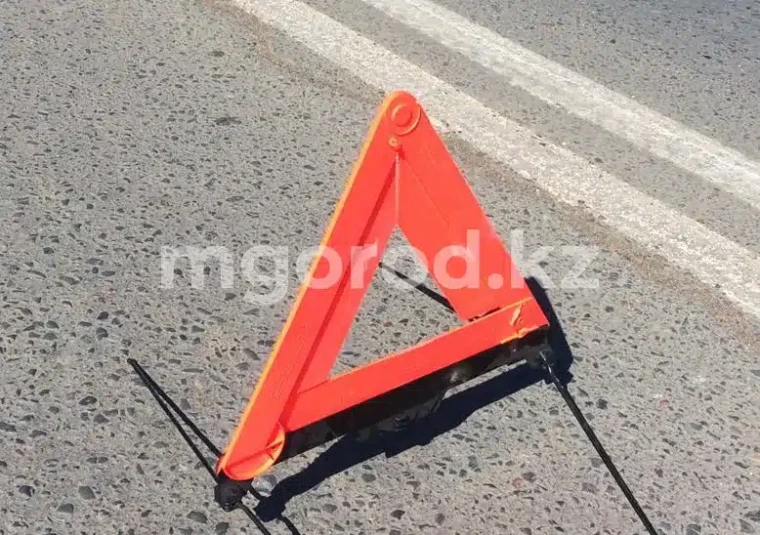 Скорая въехала в припаркованное авто в Талдыкоргане | Мой Город Скорая въехала в припаркованное авто в Талдыкоргане