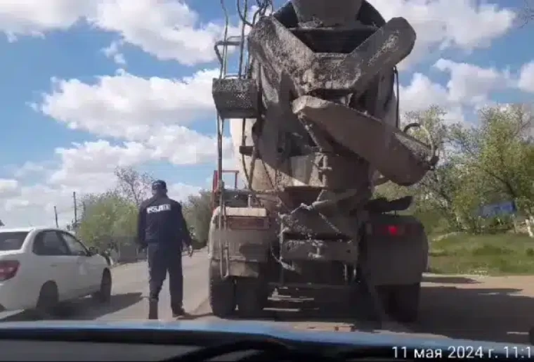 Пьяного водителя бетономешалки отправили в ИВС Актобе | Мой Город Пьяного водителя бетономешалки отправили в ИВС Актобе