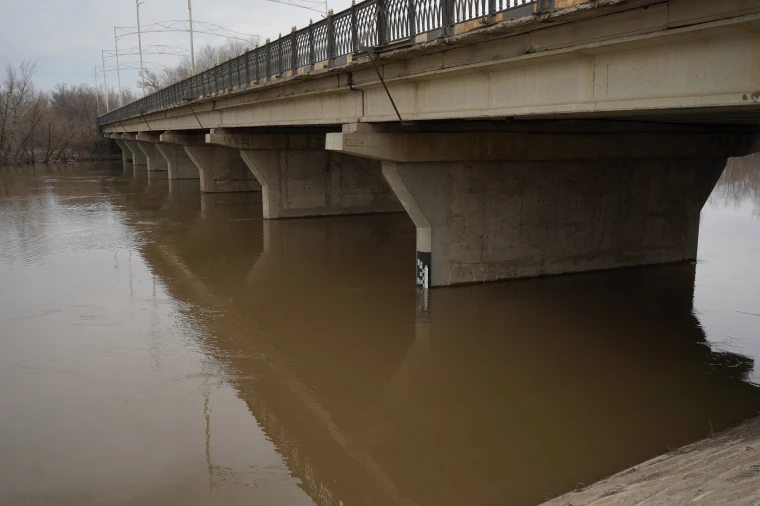 Уровень воды в Урале медленно растёт | Мой Город Уровень воды в Урале медленно растёт