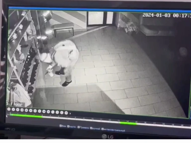 Кража сувенирных долларов попала на видео в Аксае | Мой Город Кража сувенирных долларов попала на видео в Аксае