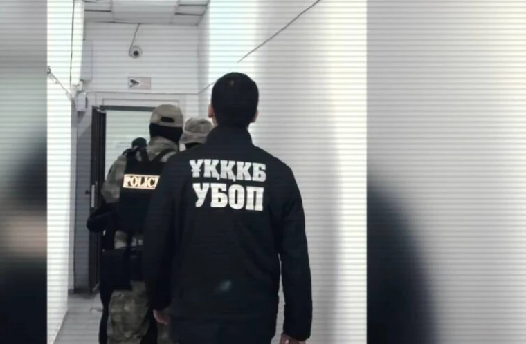 В Уральске задержали группировку, вымогавшую полмиллиона тенге у студента | Мой Город В Уральске задержали группировку, выдававшую себя за сотрудников органов правопорядка