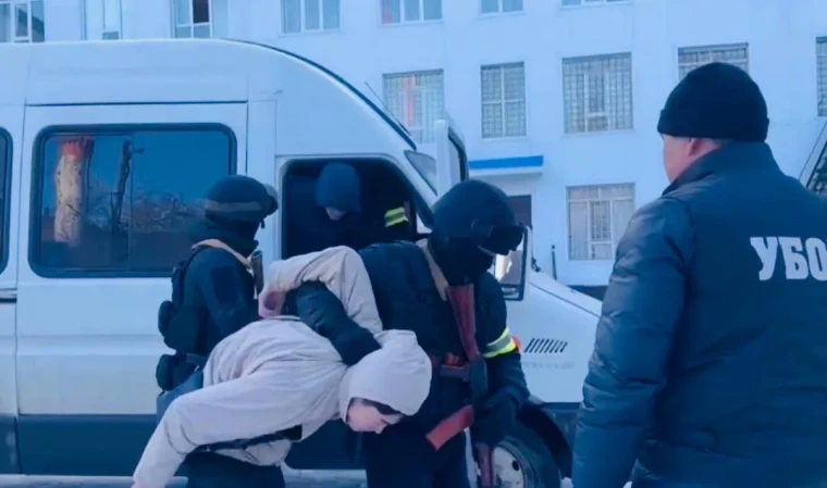 Полицейские Уральска ищут пострадавших от студентов-вымогателей | Мой Город Полицейские Уральска ищут пострадавших от студентов-вымогателей