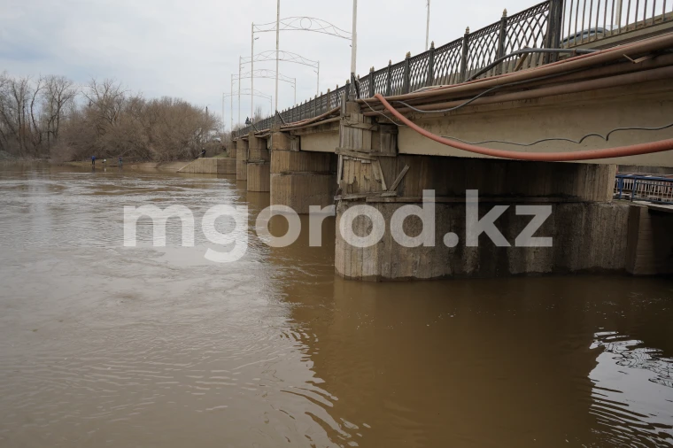 В Уральске падает уровень воды в реке Урал | Мой Город В Уральске падает уровень воды в реке Урал