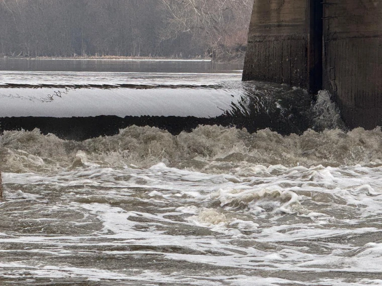 Уровень воды продолжает падать в Урале | Мой Город Уровень воды продолжает падать в Урале