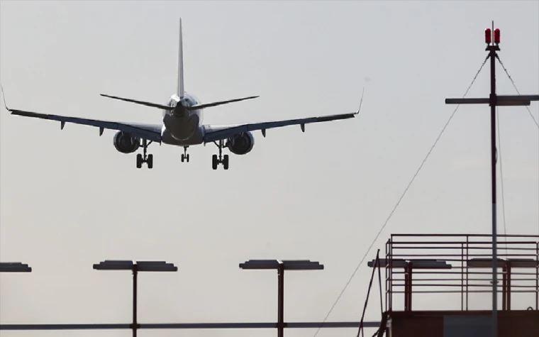 Подавший сигнал бедствия над Каспием Boeing приземлился в Астрахани | Мой Город Подавший сигнал бедствия над Каспийским морем Boeing приземлился в Астрахани
