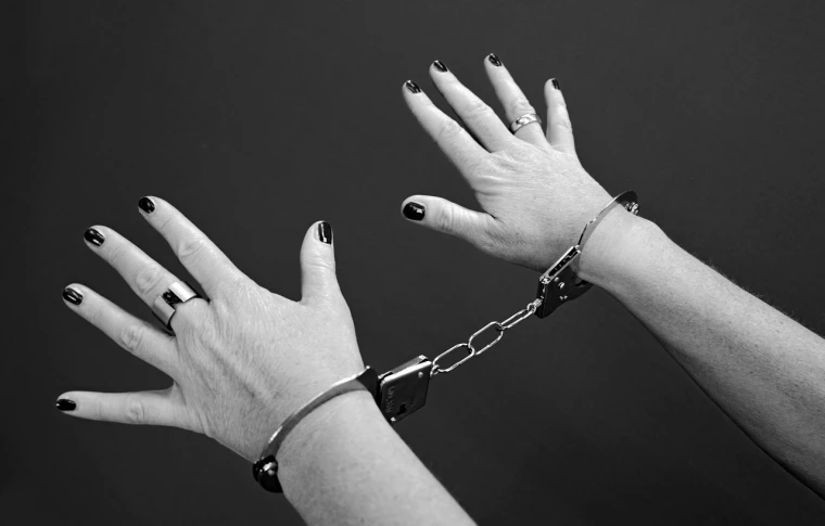 Кыргызстан отправил казахстанскую кибермошенницу на родину | Мой Город Кыргызстан отправил казахстанскую кибермошенницу на родину
